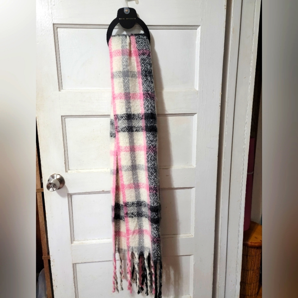 Max studio super soft scarf